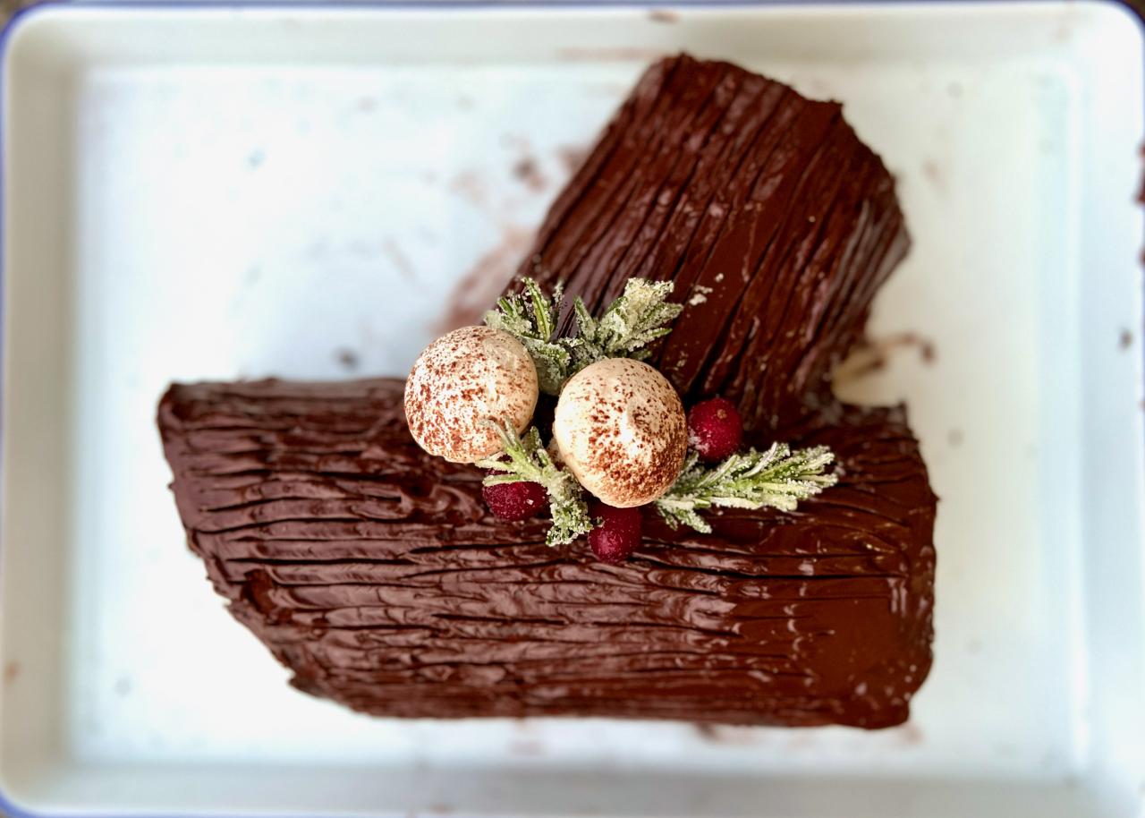 How to Make a Yule Log Holiday Recipes Menus, Desserts, Party Ideas